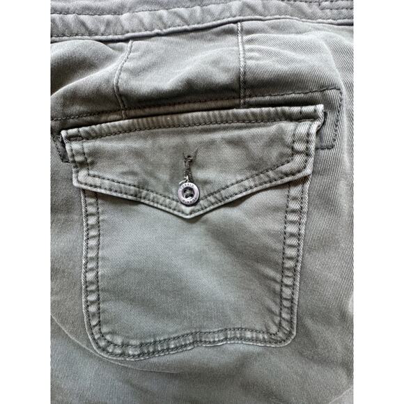 Torrid Women's Plus Size Military Cuffed Twill Shorts, Olive Green, Size 24 - Picture 4 of 7